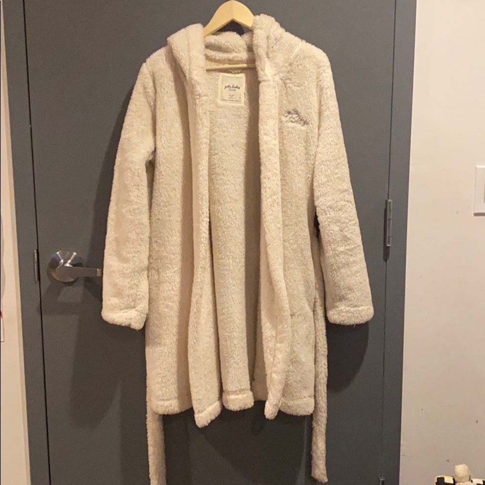 Gilly Hicks robe
